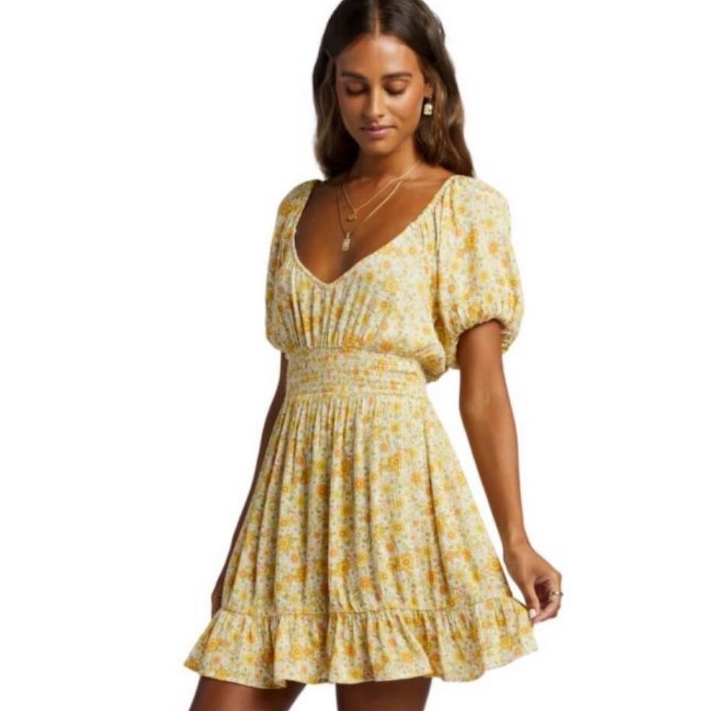 Billabong Something Pretty floral mini Dress NWT